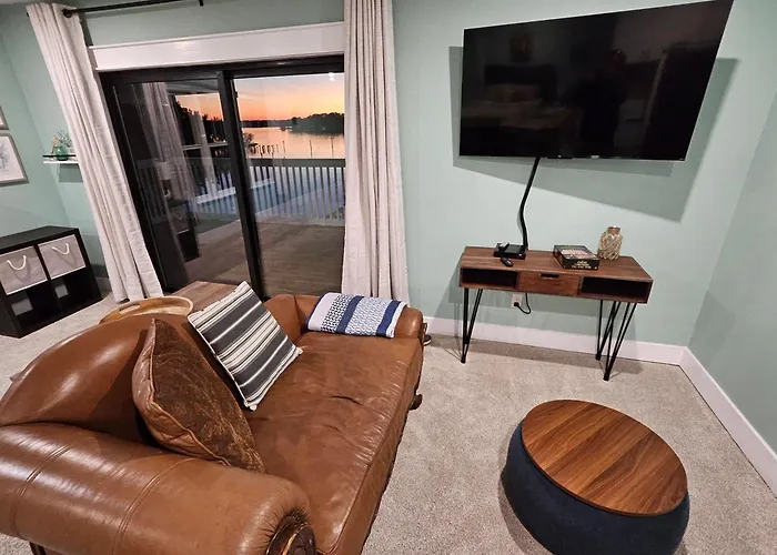Waterfront Retreat *
