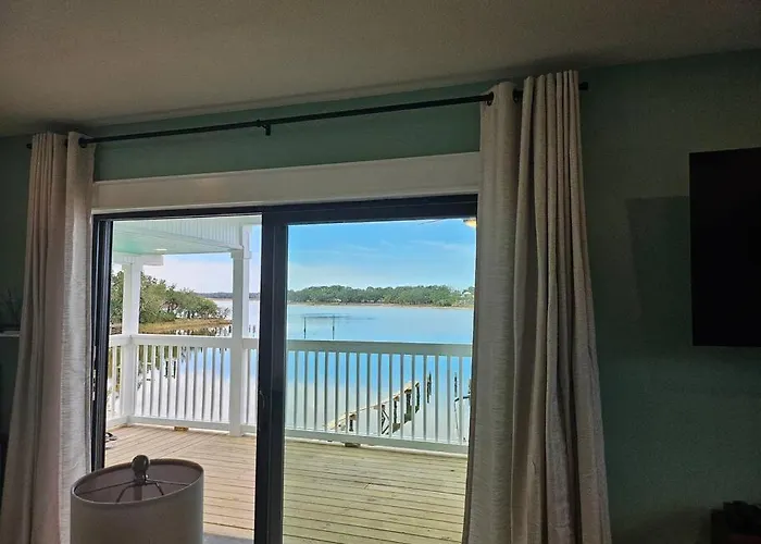Villa Waterfront Retreat